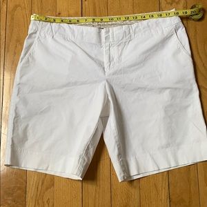 GAP - Like NEW -crisp White Cotton Shorts -sz 14